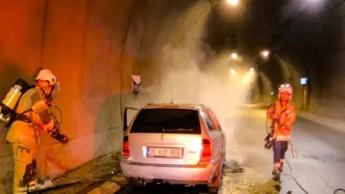 Konak Tünelleri’ndeki araç yangınına hızlı müdahale