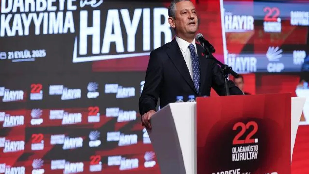 CHP'de tek aday olan Özgür Özel yeniden seçildi