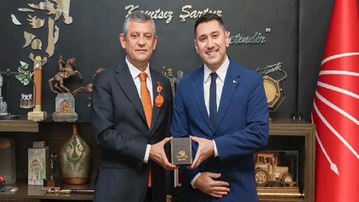 Deniz Karafazlı, CHP Genel Başkanı Özgür Özel’i ziyaret etti