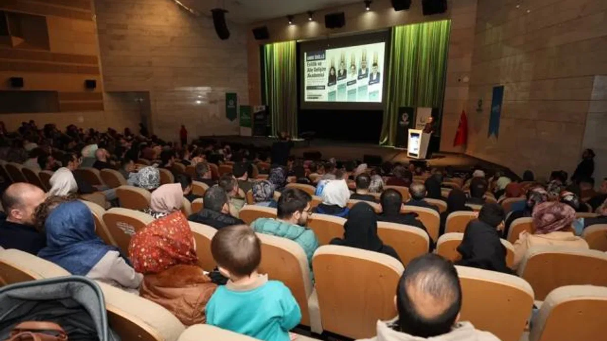 Konya Karatay'da aile seminerleri sürüyor