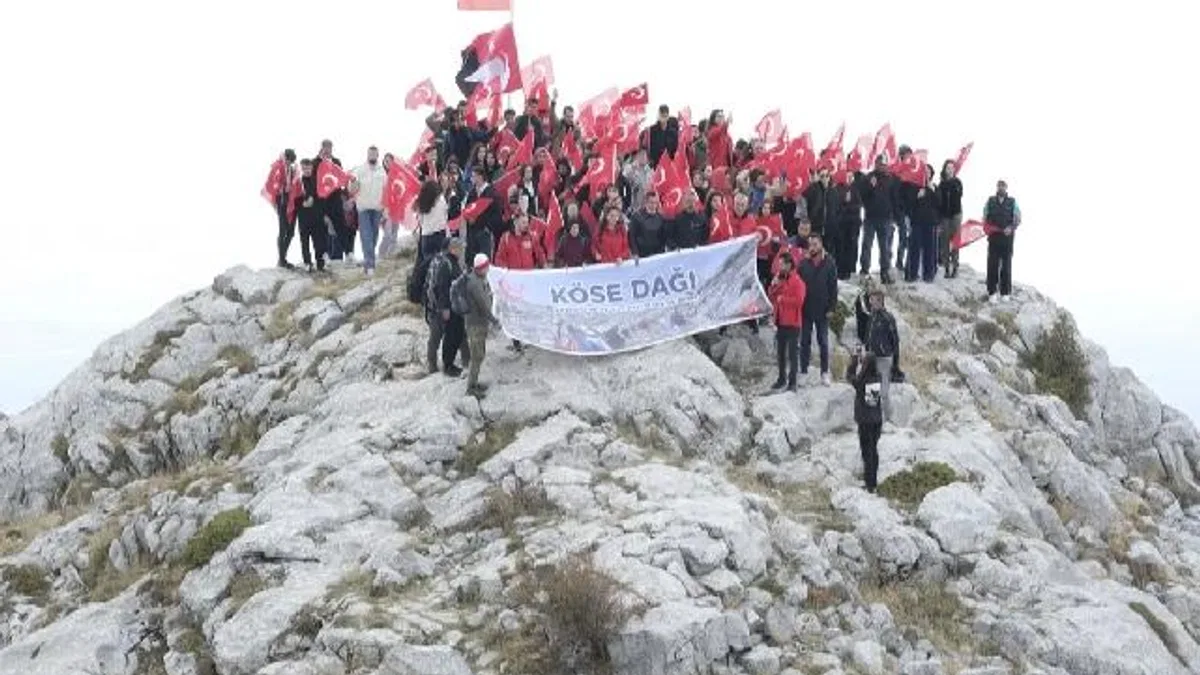 Kösedağ Zirvesine Cumhuriyet yürüyüşü