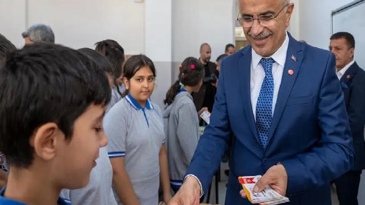 Malatya'da Başkan Er ortaokul öğrencilerini ziyaret etti