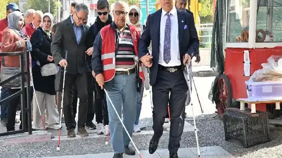 Manisa’da beyaz bastonla farkındalık yürüyüşü