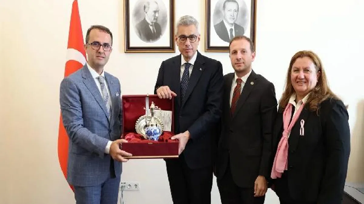 Bursa Kanserle Savaş Derneği’nden Bakan Memişoğlu’na ziyaret