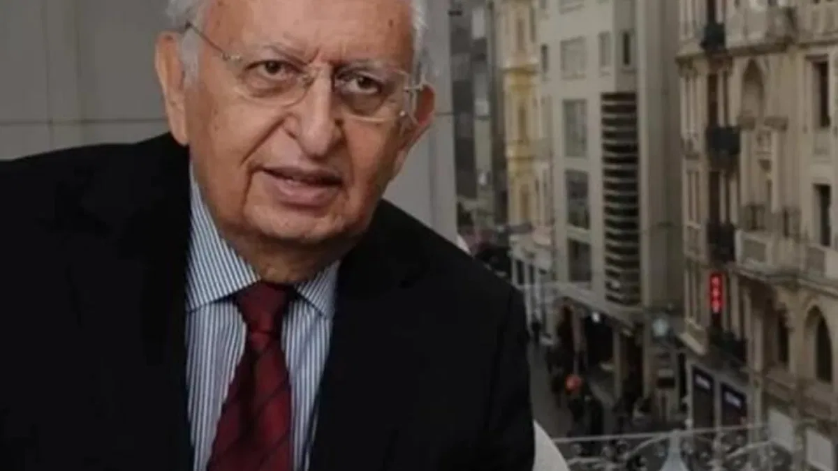 Hüsamettin Cindoruk hayatını kaybetti