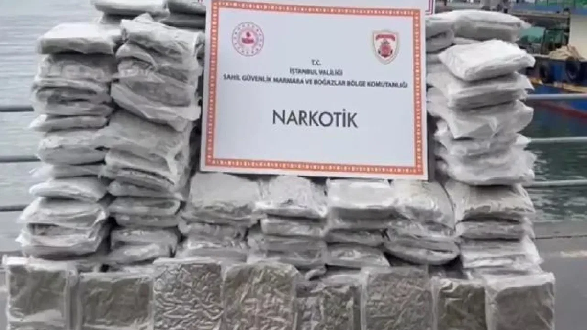İstanbul açıklarında narko operasyon... Kilolarca skunk ele geçirildi