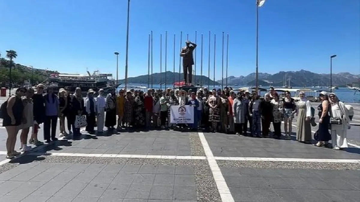 Denizli'de yüzme öğrenen kadınlar ilk kez denizle tanıştı