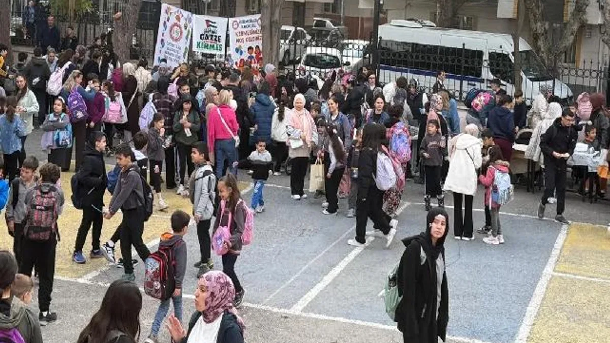 Manisa Yunusemre'de Üzümcüler İlkokulu'nda kermes