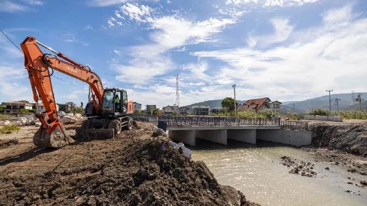 İzmir Yarımada’daki derelerden 100 bin ton malzeme çıkarıldı