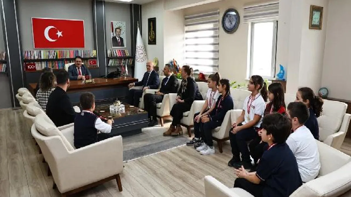 Sakarya Serdivanlı ilkokul öğrencilerinden Milli Eğitim'e ziyaret
