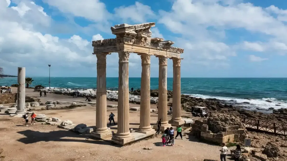 Bakan Ersoy: Turizmi dört mevsime yayıyoruz