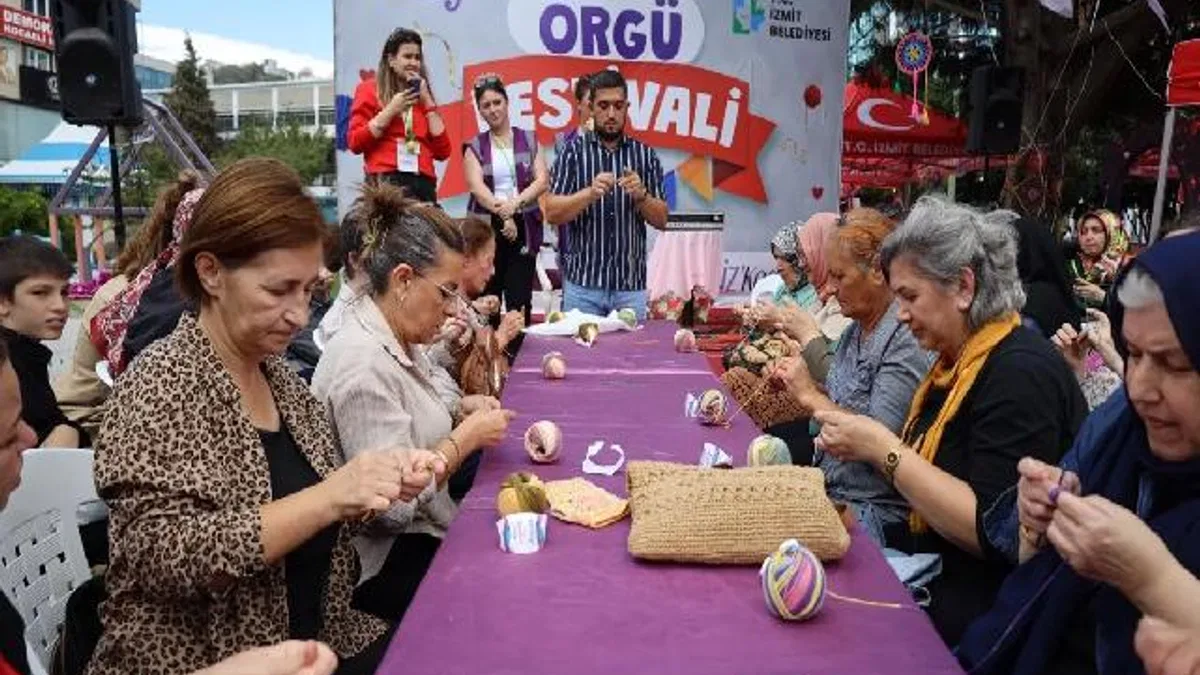 Kocaeli İzmit'te renkli 'örgü'