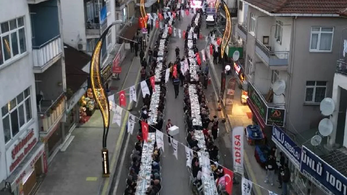 Başkan Hürriyet, halk iftarında Kuruçeşmelilerle bir araya geldi