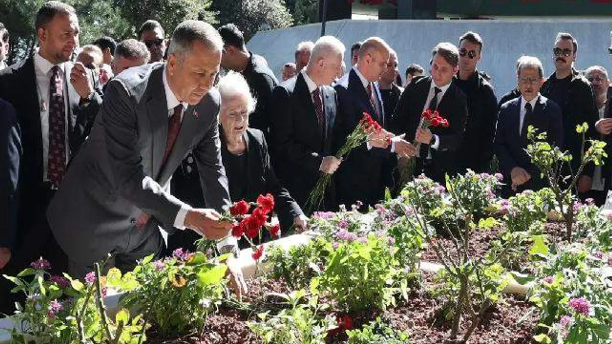 Adnan Menderes ve dava arkadaşları mezarları başında anıldı