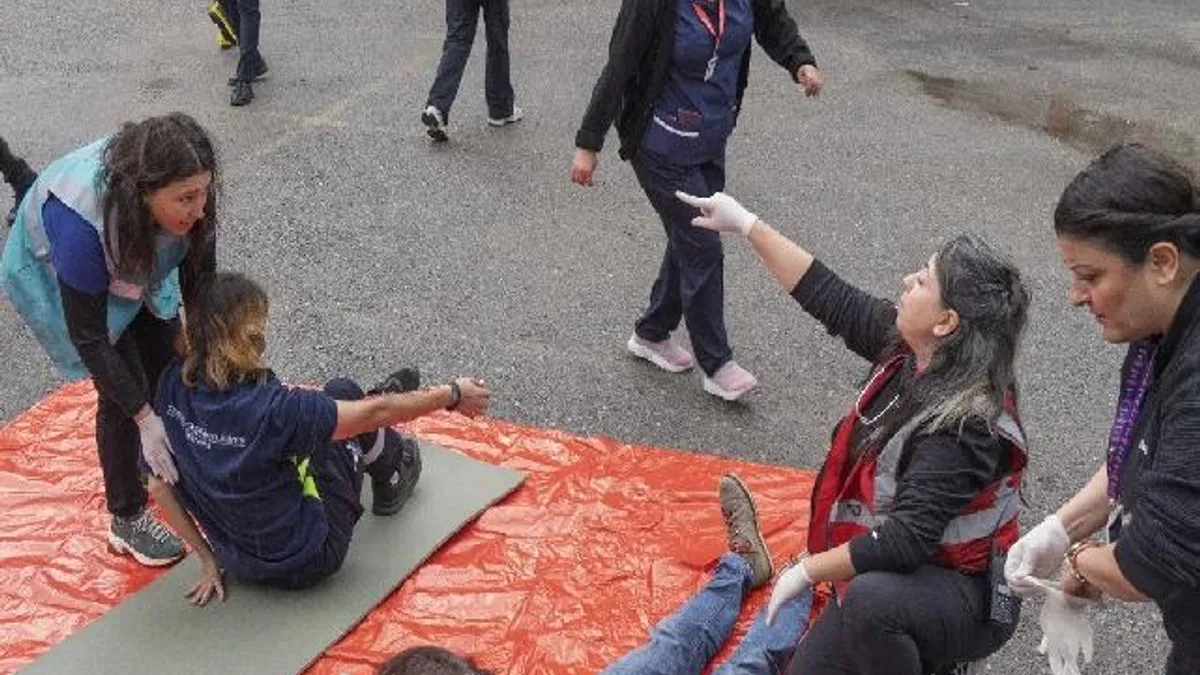 İzmir Büyükşehir'den afete hazırlık tatbikatı