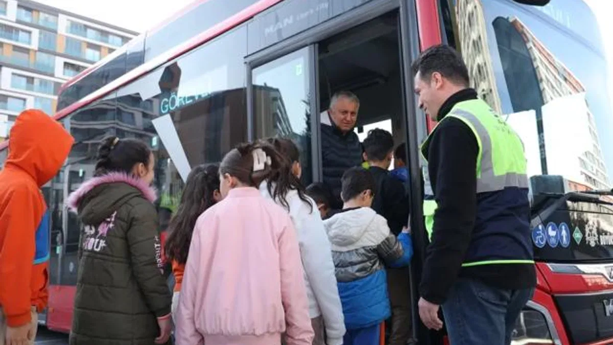 Konyalı öğrenciler nezaketi bu otobüste öğreniyor