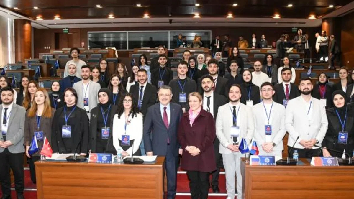 Trabzon'da gençlerle diplomasi ve kültür buluşması