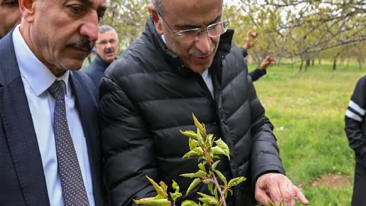 Malatya'da zirai dondan etkilenen çiftçilere ziyaret