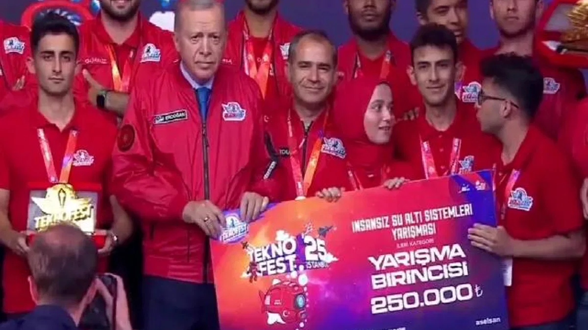 Teknofest 2025’te gençlere övgü: Sizler ülkemizin aydınlık geleceğisiniz!