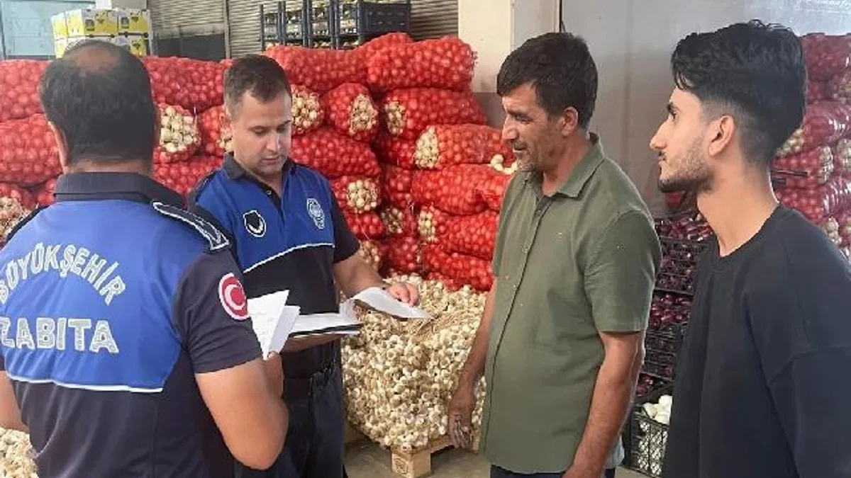 Manisa Büyükşehir'den market ve pazarlara sıkı denetim