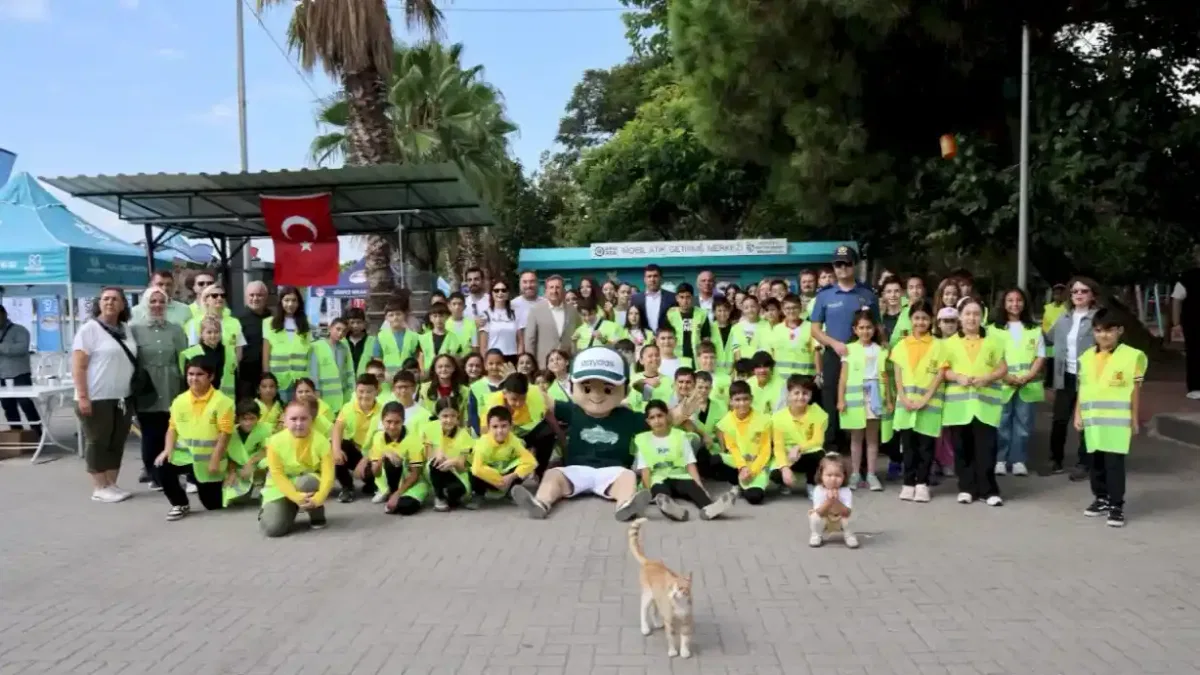 Körfez'de gönüllüler 1 ton atık topladı