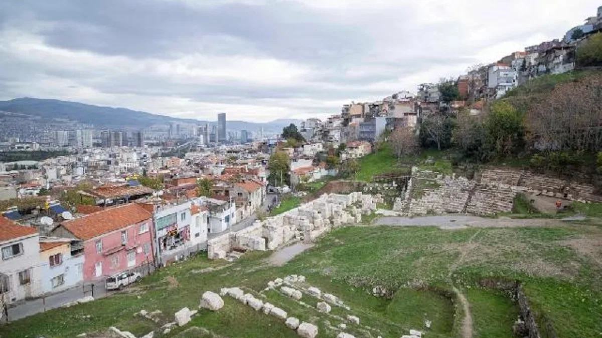 İzmir Smyrna Tiyatrosu gün yüzüne çıkıyor