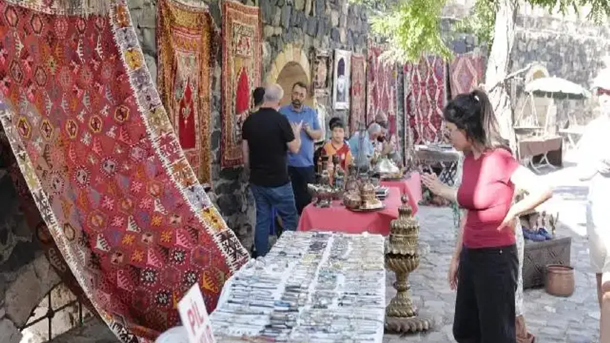 Nevşehir'de antika ve koleksiyon meraklıları tarihin merkezinde buluşuyor