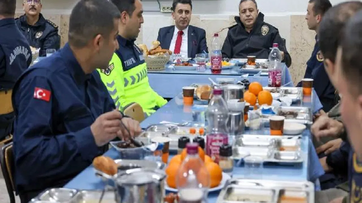 Bilecik Valisi Aygöl, jandarma personeliyle iftar yaptı