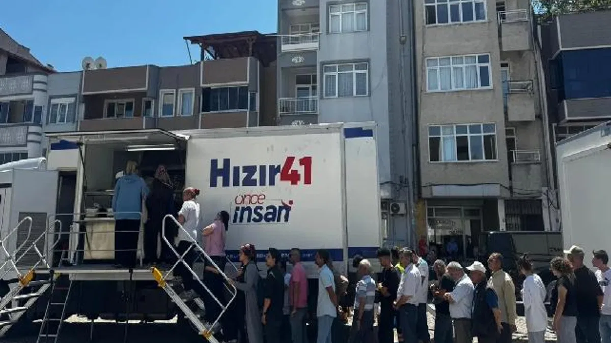 Hızır 41, Sındırgı’da depremzedelerin yanında