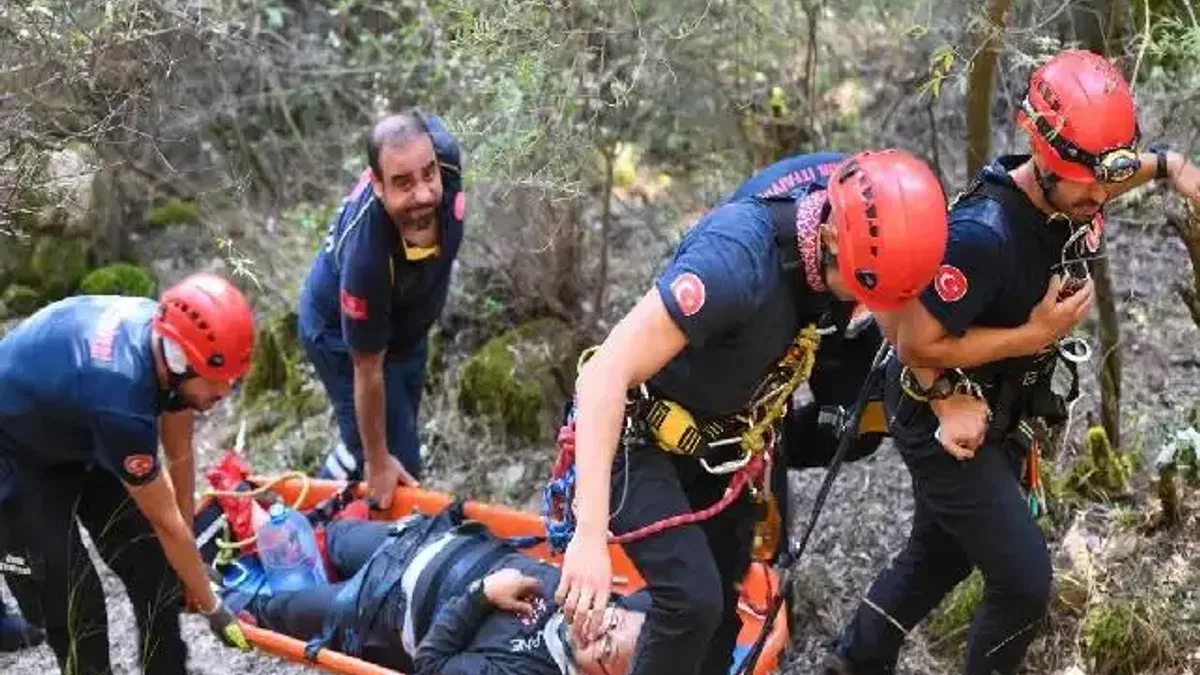 Terapi Ormanı’nda kurtarma operasyonu! Dağlık arazide yürüyüş yapınca…