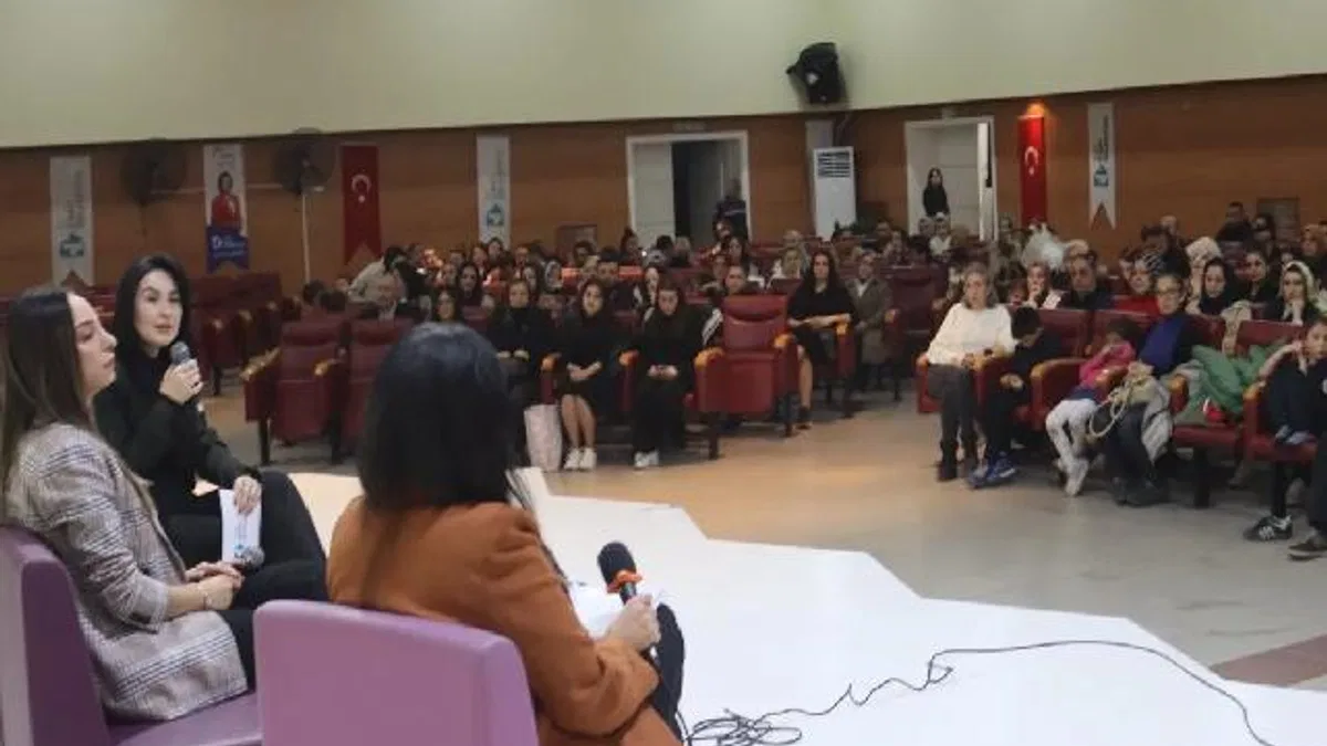 İzmit'ten dijital dünyada sağlıklı çocuk büyütme paneli