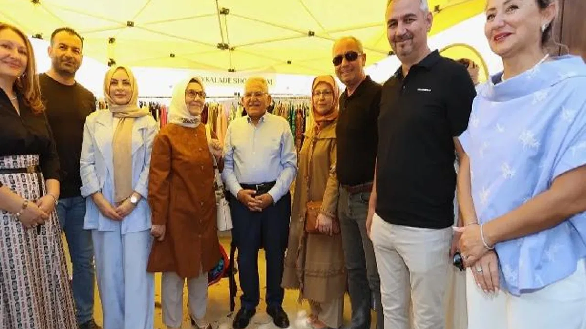 Memduh Büyükkılıç tasarımcı kadınlarla buluştu