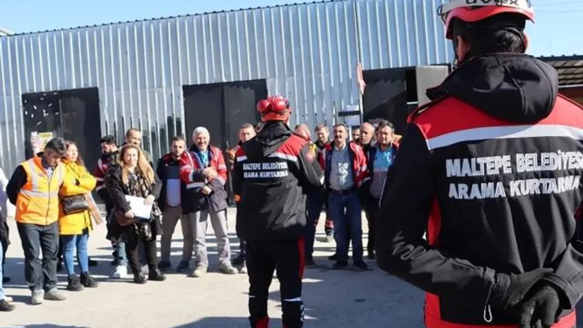 Maltepe'de belediye personeline yangın farkındalık eğitimi