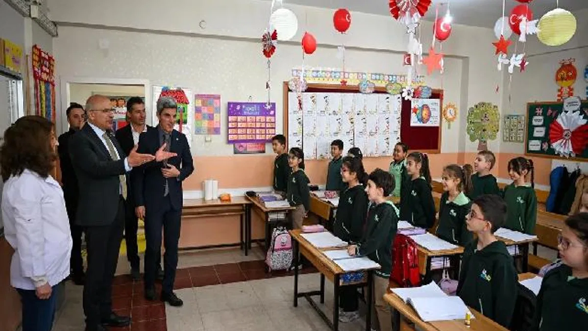 Malatya'da Başkan Er'den Mehmet Emin Bitlis İlkokulu'na ziyaret