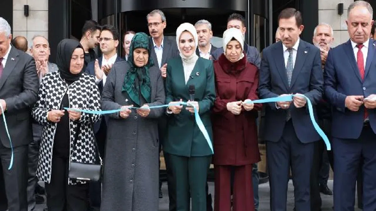 Konya'da Karatay Kültür Merkezi hizmete girdi