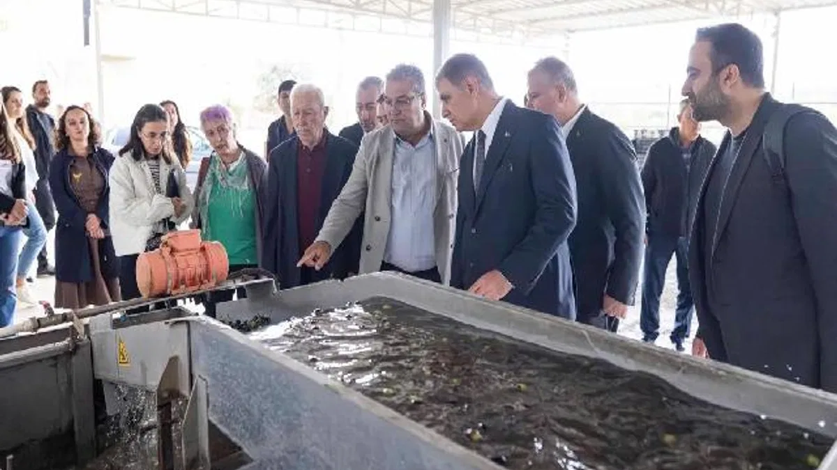 İzmir'de sezonun ilk zeytinyağı Başkan Tugay’dan