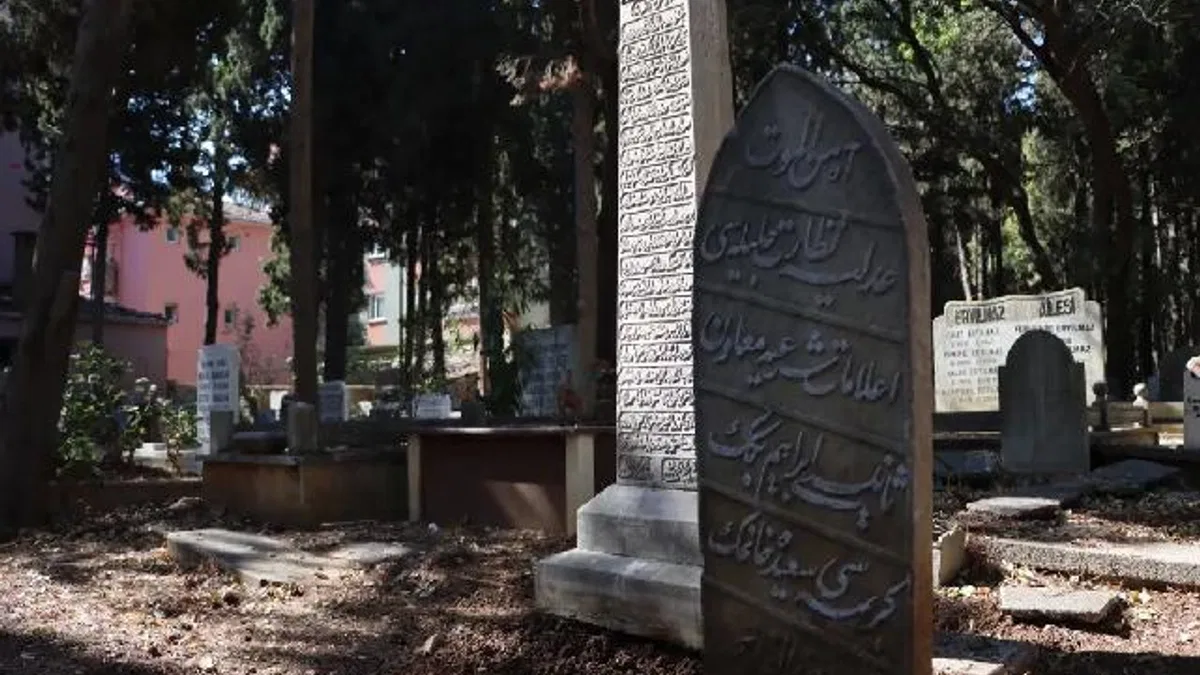 İstanbul Maltepe Mezarlığı'nda tarih gün yüzüne çıkıyor