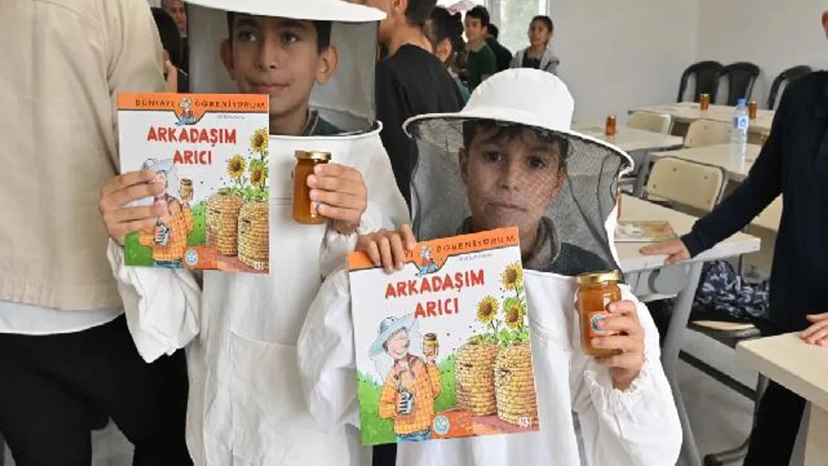 Manisa’da miniklere arıların dünyası tanıtılıyor