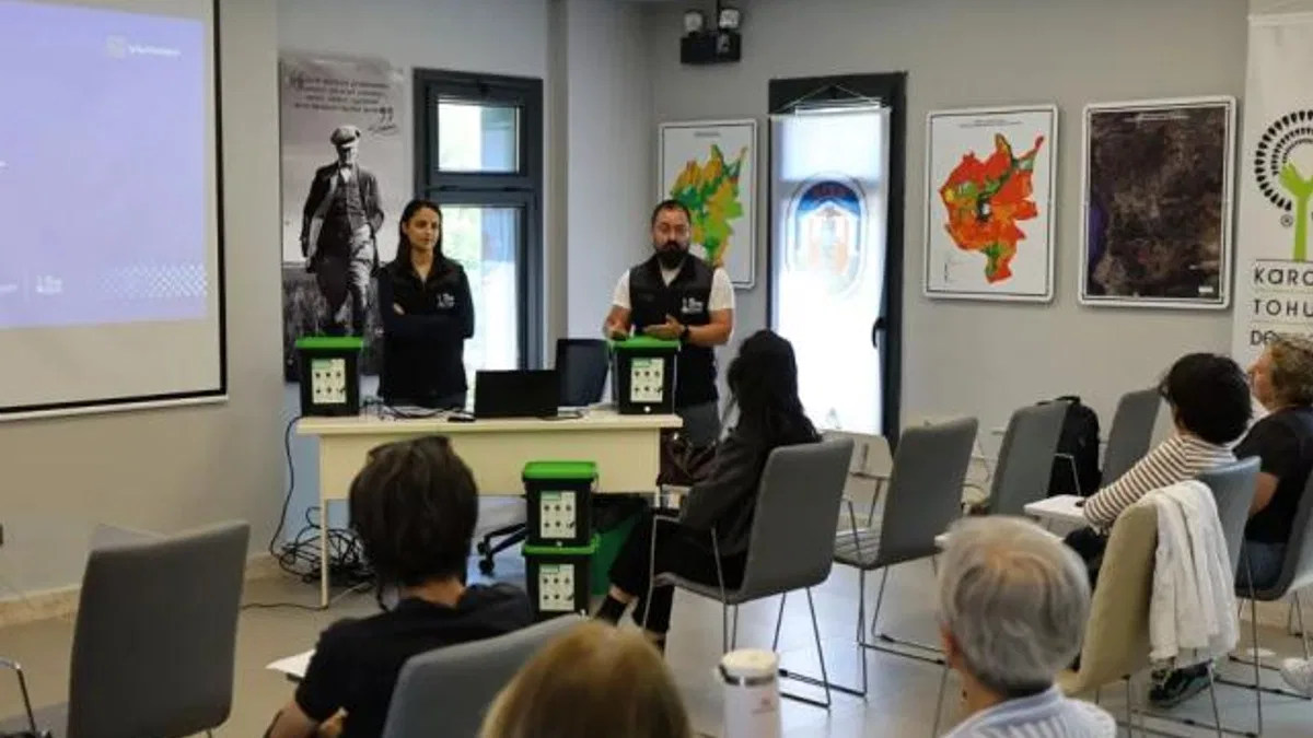 İzmir'de Efes Tarlası Yaşam Köyü’nde bokaşi kompost eğitimi