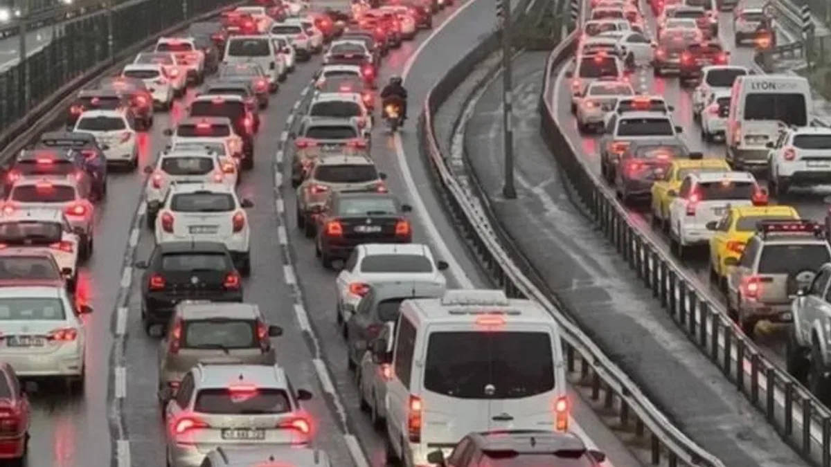 Türkiye'de 2025’te 2,37 milyon taşıtın trafiğe kaydı yapıldı...Trafikteki toplam taşıt 34 milyona yaklaştı
