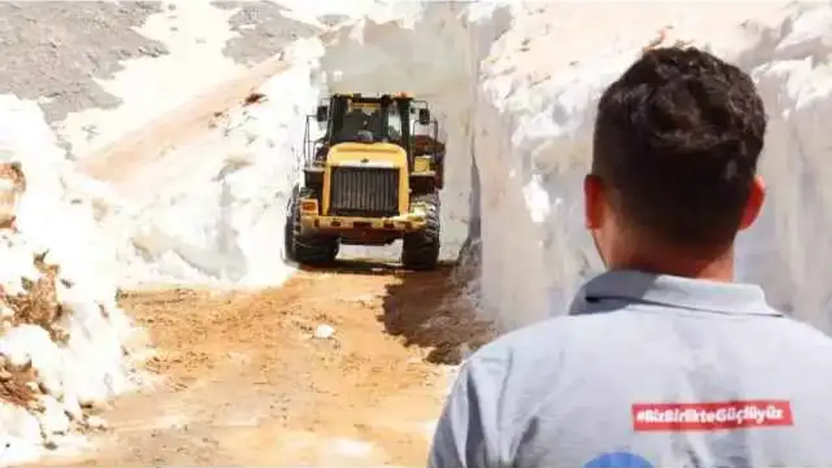 Antalya’da yayla yollarında karla mücadele sürüyor