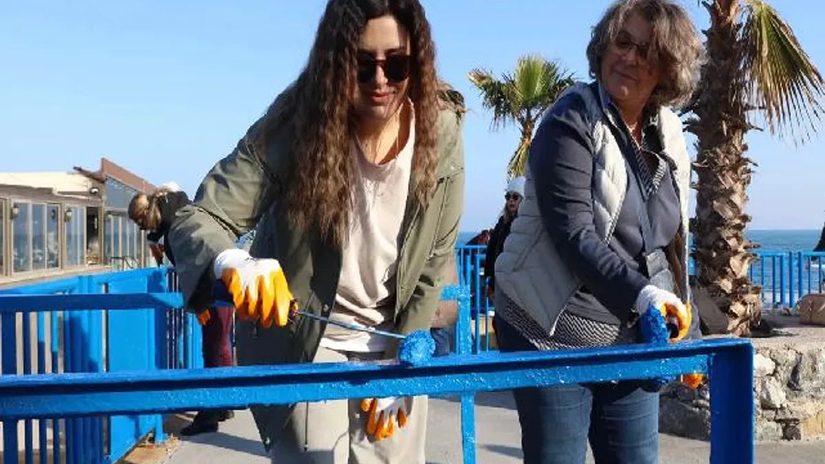 İzmir Güzelbahçe'den ‘boyanı, fırçanı al gel’ kampanyası