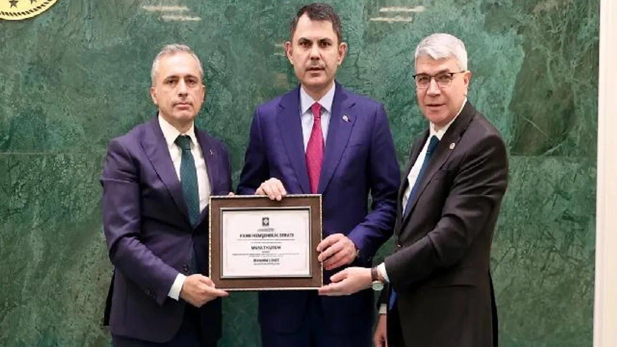 Bakan Kurum'a bir fahri unvan da Osmaniye'den