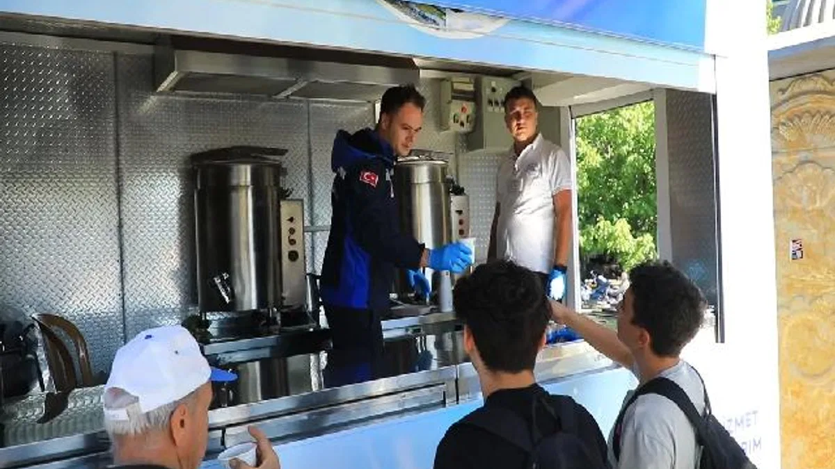 Muğla Büyükşehir sıcak bir çorba ile öğrencilerin yanında