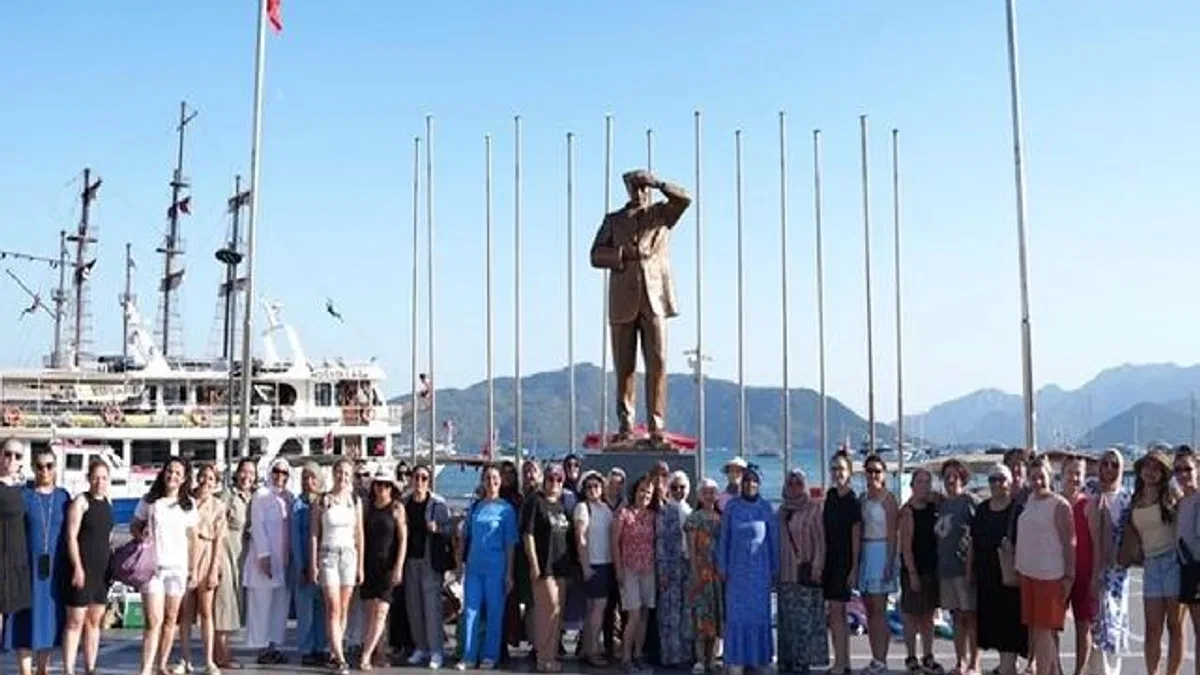 Denizlili kadınların Marmaris’te mavi yolculuk keyfi