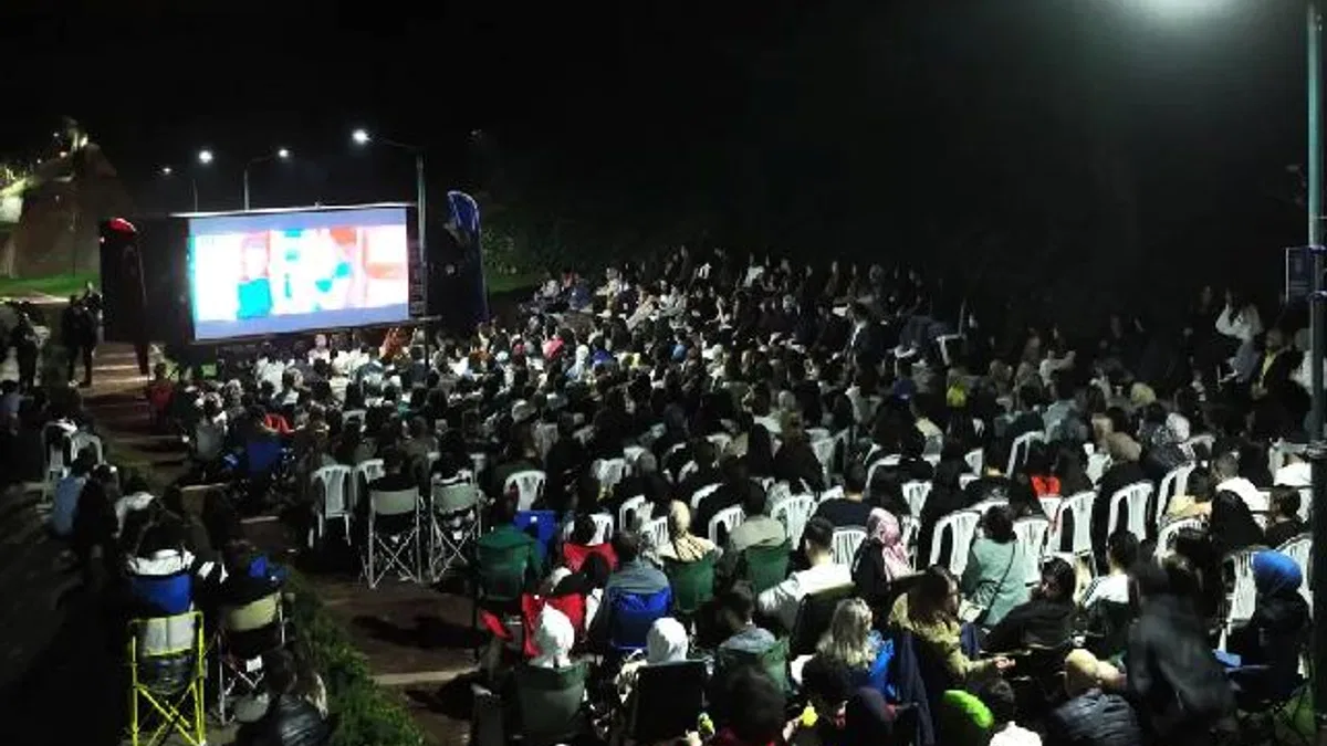 Bursa'da açık havada sinema keyfi