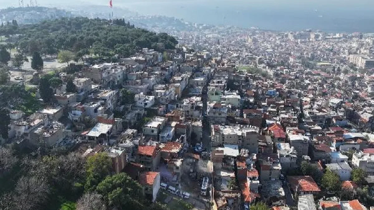 İzmir Kadifekale’de tahliye ve yıkımlar sürüyor