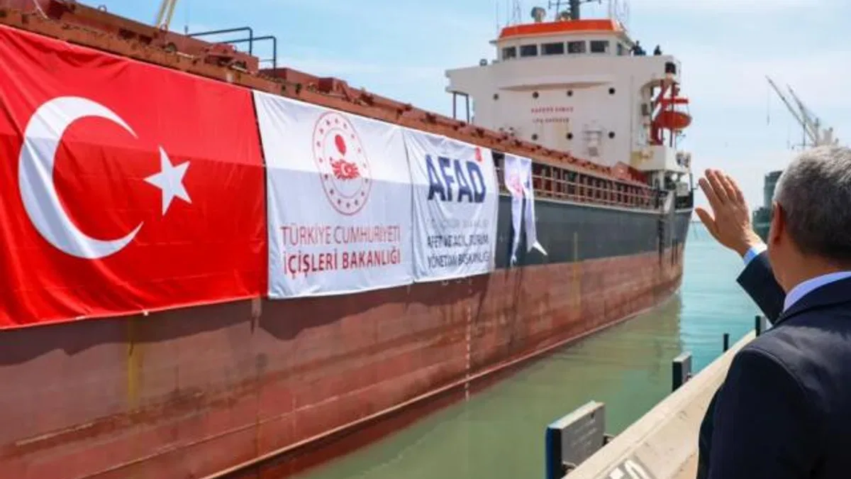 Lübnan’a 730 ton insani yardım Mersin’den dualarla uğurlandı