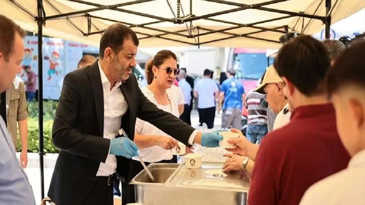 Denizli Büyükşehir'den vatandaşa aşure ikramı