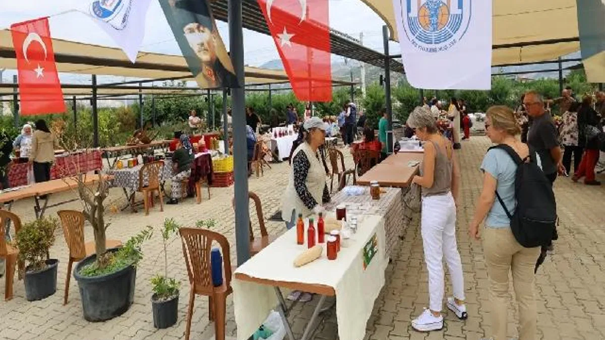 Efes Tarlası Yaşam Köyü’nde Üretici Pazarı açıldı